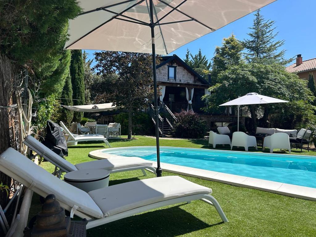 La Amapola Villa Valdemorillo ภายนอก รูปภาพ